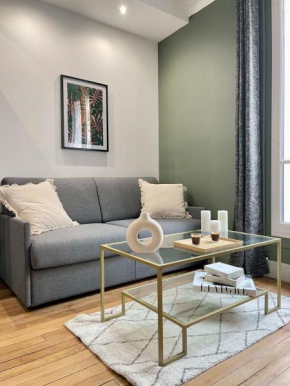 Eiffel Tower Stylish Retreat